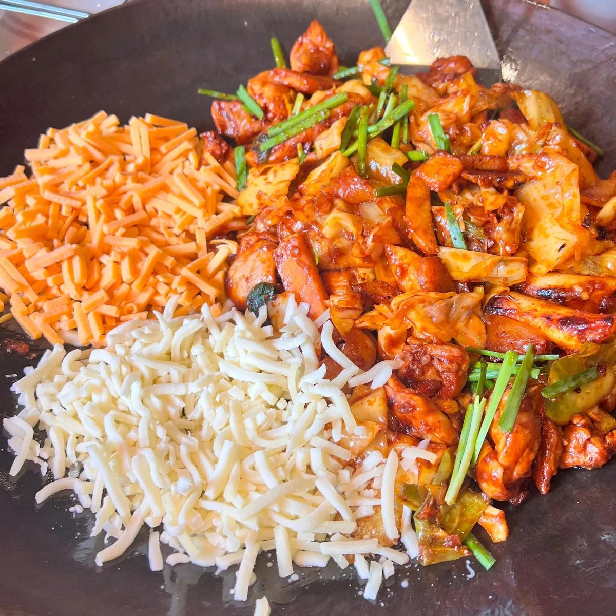 홍대 닭갈비 맛집 신미경의 프리미엄 치즈 퐁듀 닭갈비 - 서울 홍대 대표 맛집의 고급 요리 | Hongdae dakgalbi specialty restaurant premium cheese fondue - Shin Mi-kyung Seoul famous gourmet must-try signature dish | 弘大辣炒鸡排美食高级奶酪火锅 - 神美京首尔著名餐厅的最佳菜肴 | 弘大辣炒鸡排美食高級起司火鍋 - 神美京首爾著名餐廳的最佳菜肴 | 弘大辣炒鸡排グルメプレミアムチーズ火鍋 - 神美京ソウル著名レストランの最高料理